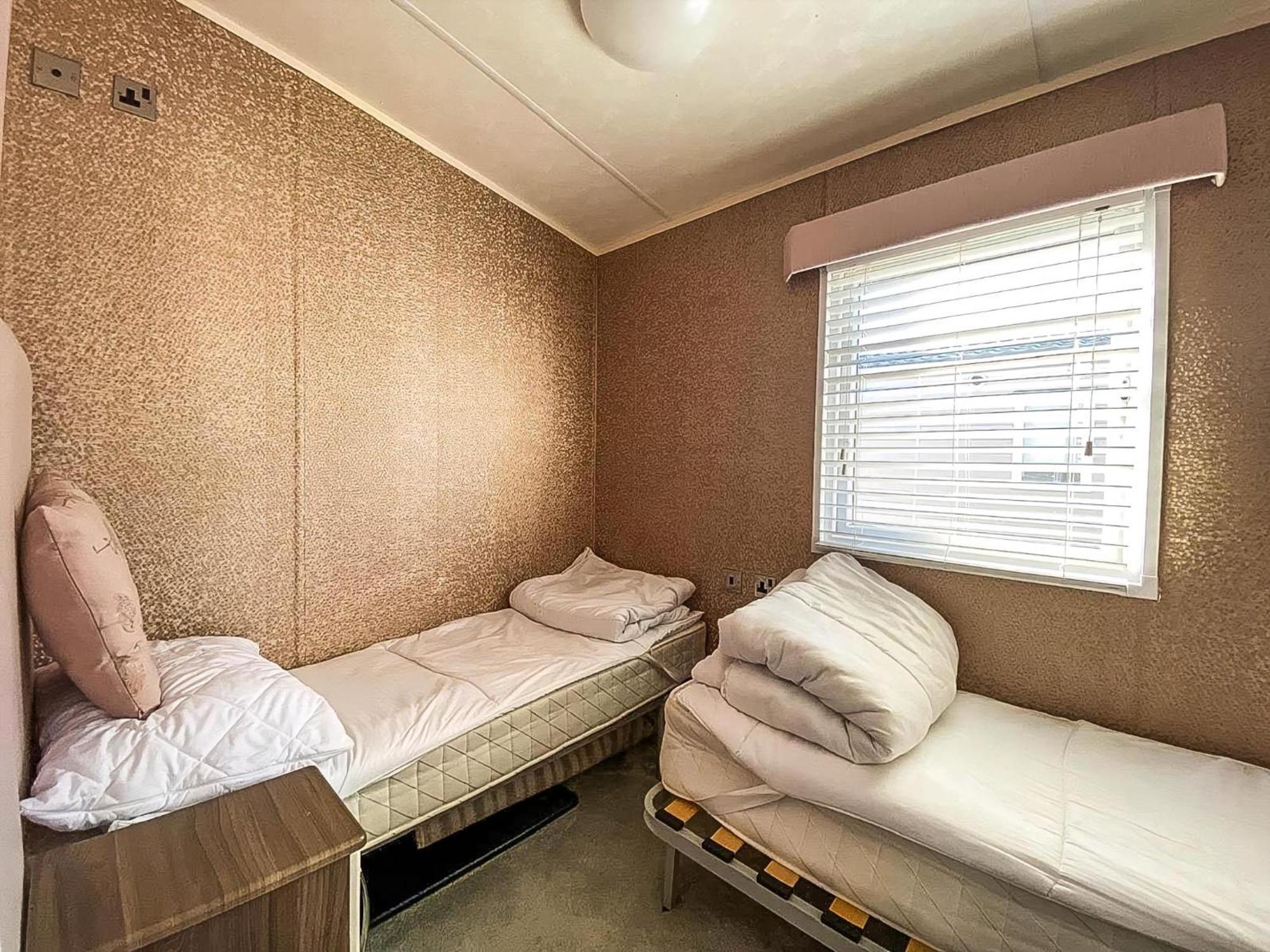 Campsite Beautiful Caravan At Seaview In Kent Ref 47028pb