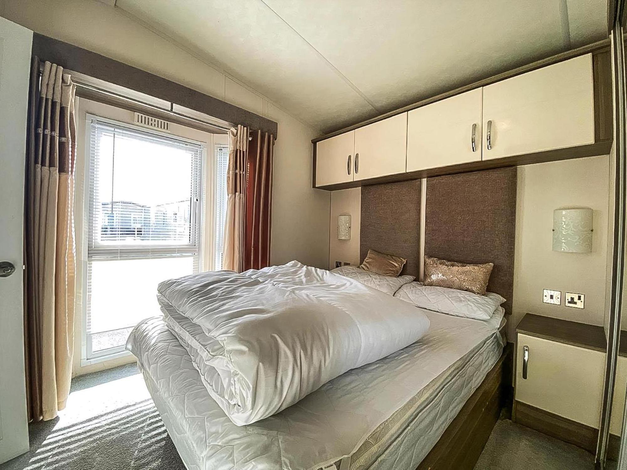 Beautiful Caravan At Seaview In Kent Ref 47028pb Campsite Whitstable