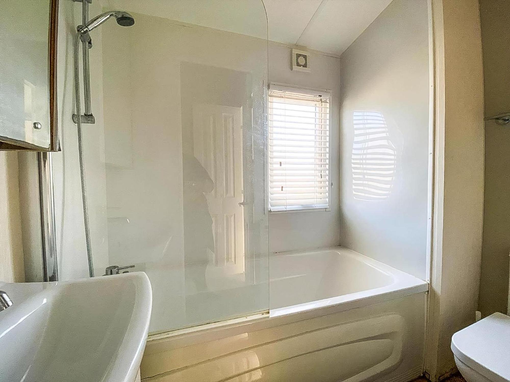 Campsite Beautiful Caravan At Seaview In Kent Ref 47028pb Whitstable